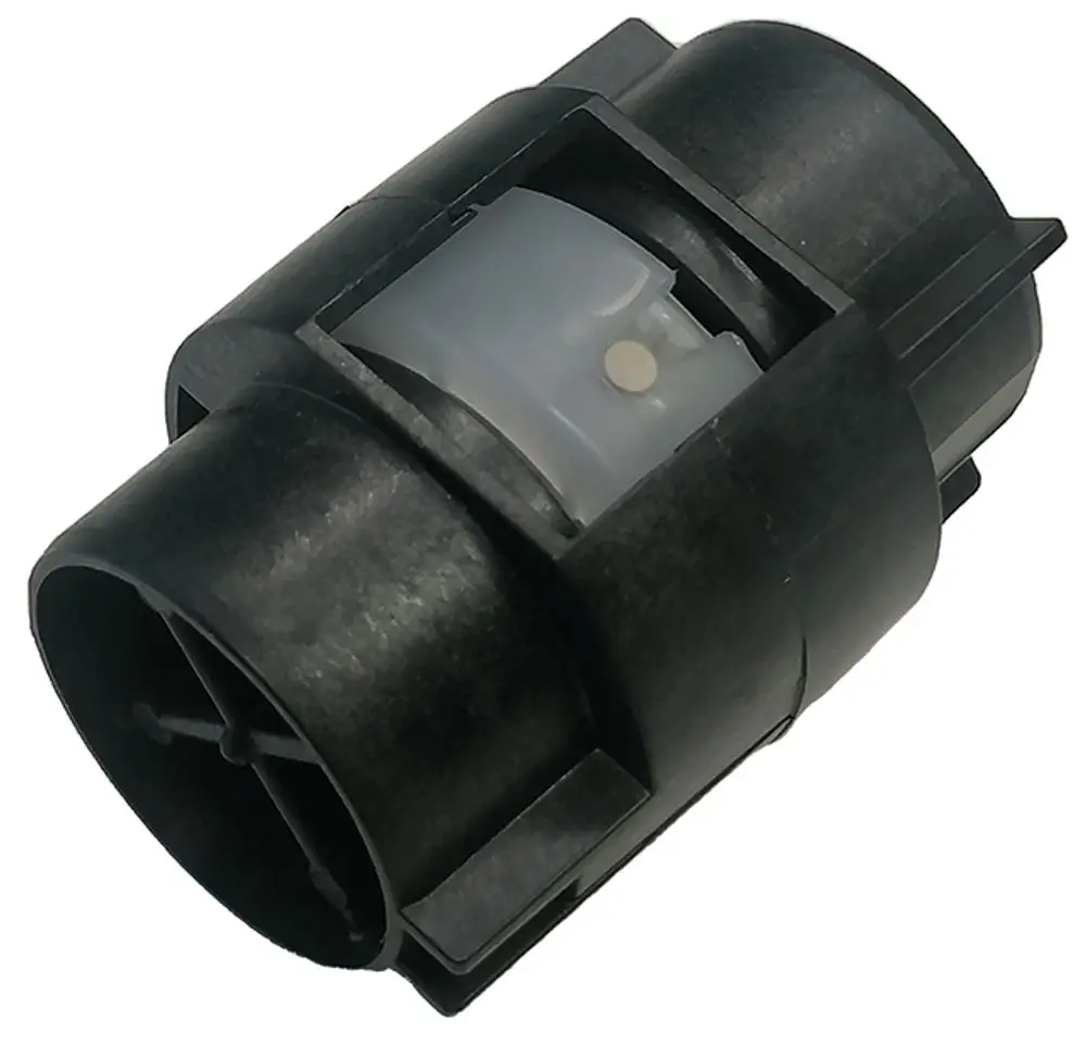 Schwarzer Kunststoffstecker mit transparenter Innentechnik, vermutlich von Syr, für elektrische Verbindungen in Geräten oder Maschinen.